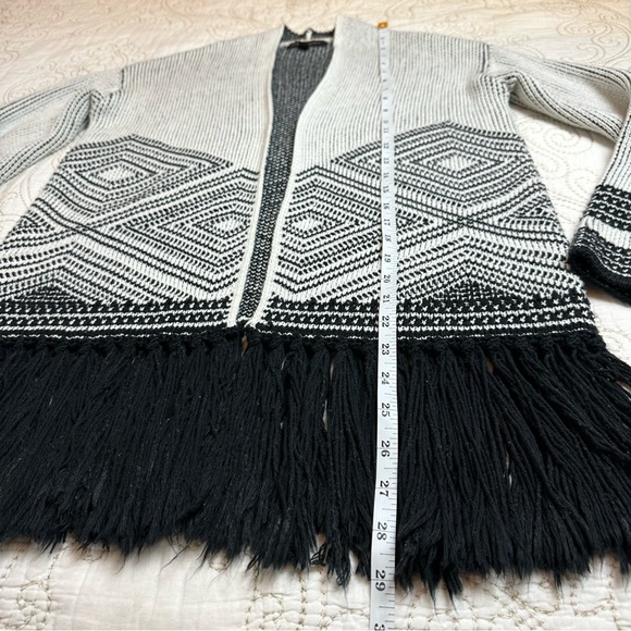 -Banana Republic geometric knit black+white fringe cardigan - Picture 5 of 8